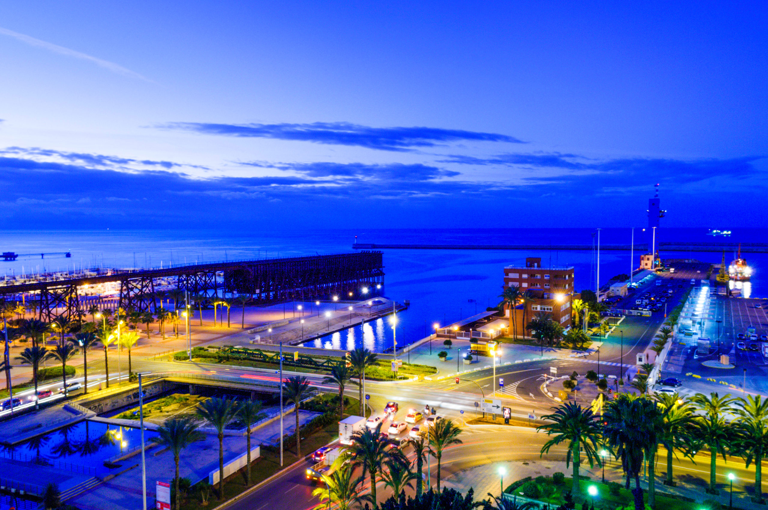 El puerto de Almería al atardecer